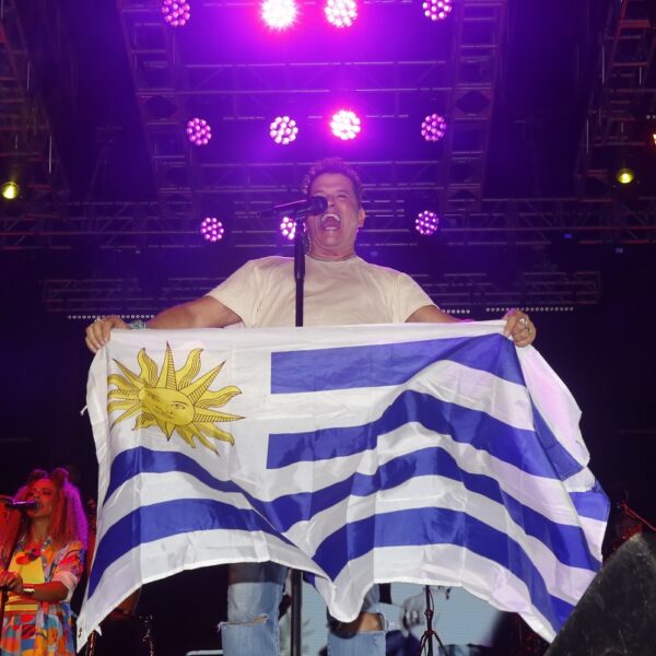 Carlos Vives inauguró la temporada de eventos musicales en Maldonado con un show inolvidable que disfrutaron más de 25 mil personas.