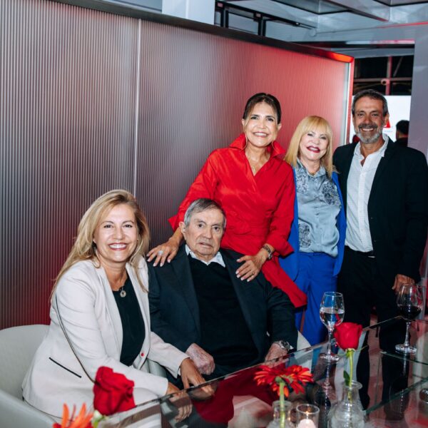 Karin Bia, Amílcar Bia, Yoselin Bia, Aurelia Semperena de Bia y Fabián Bia.