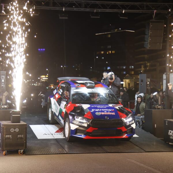 Punta del Este inauguró el Panamericano de Rally con una multitud en la Capital del Deporte.