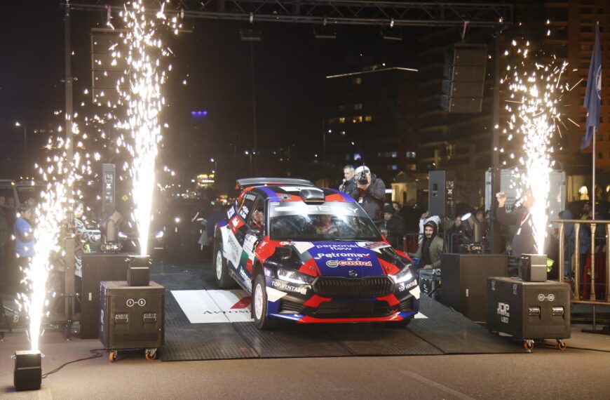 Punta del Este inauguró el Panamericano de Rally con una multitud en la Capital del Deporte.