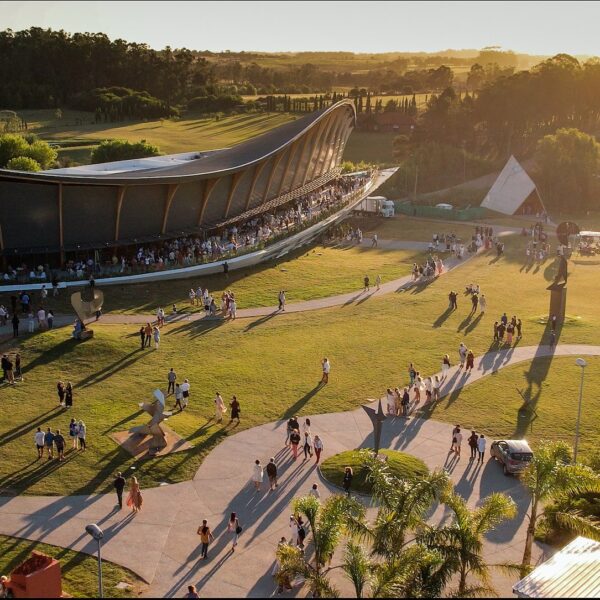 El arte no se detiene en invierno: el MACA de Manantiales consolida a Punta del Este como epicentro cultural internacional.