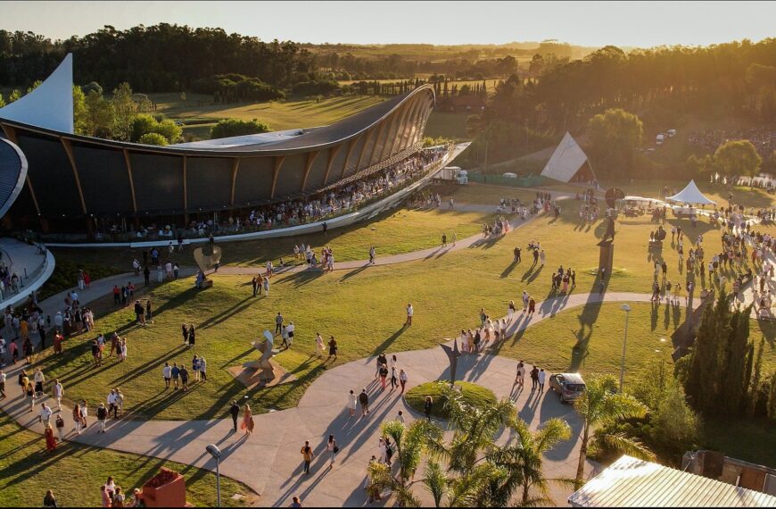 El arte no se detiene en invierno: el MACA de Manantiales consolida a Punta del Este como epicentro cultural internacional.