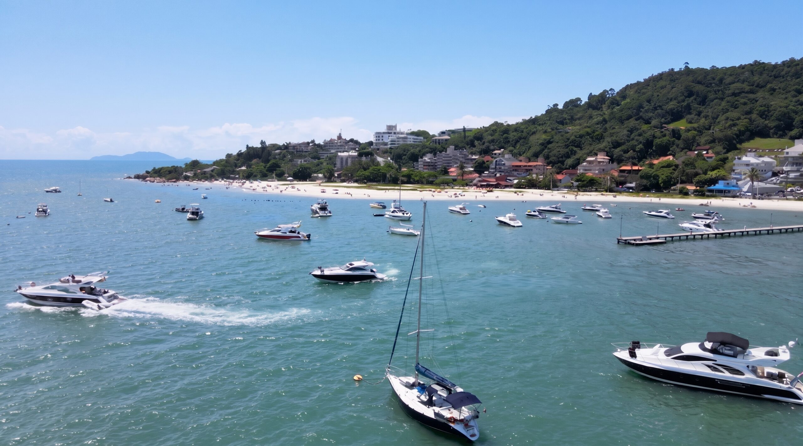Jurerê Internacional: urbanismo sustentable, alta gastronomía marina y el encanto náutico de Florianópolis.