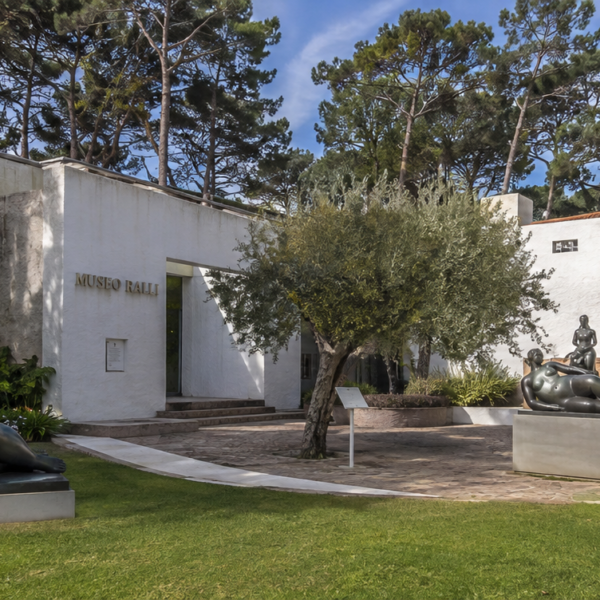 El templo del surrealismo en Beverly Hills: el Museo Ralli y la mayor colección de arte latinoamericano y europeo en Punta del Este.