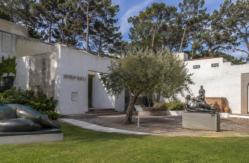 El templo del surrealismo en Beverly Hills: el Museo Ralli y la mayor colección de arte latinoamericano y europeo en Punta del Este.