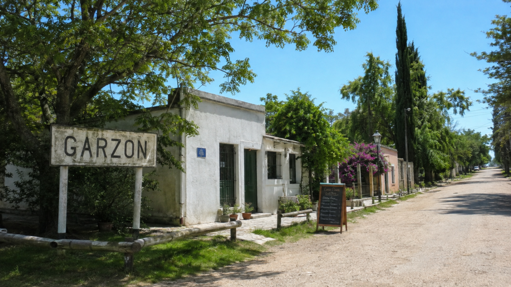 El renacer de Pueblo Garzón: entre la cocina de fuegos, galerías de arte internacional y el encanto del turismo slow.