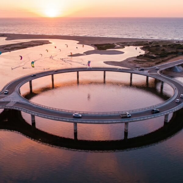 El anillo sobre el agua: el Puente de Laguna Garzón y la conexión eco-arquitectónica entre Maldonado y Rocha.