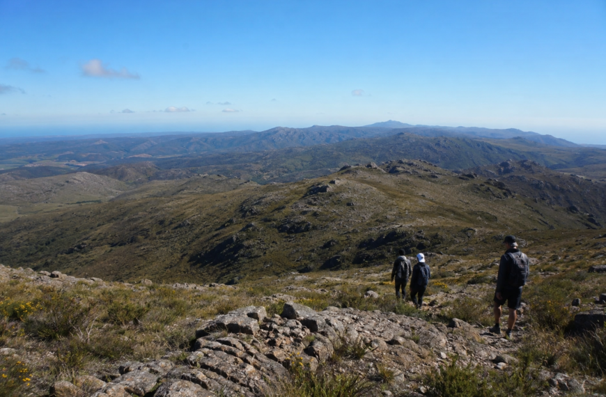 Entre cascadas y cumbres milenarias: el auge del senderismo de altura y el ecoturismo en la Sierra de las Ánimas.