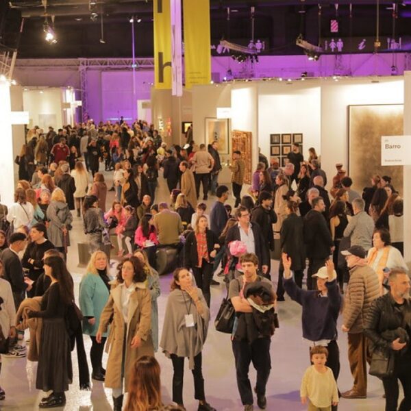 El epicentro del coleccionismo regional: arteba, la gran feria de arte contemporáneo y el brillo cultural de Buenos Aires.
