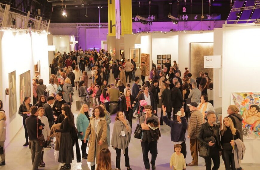 El epicentro del coleccionismo regional: arteba, la gran feria de arte contemporáneo y el brillo cultural de Buenos Aires.