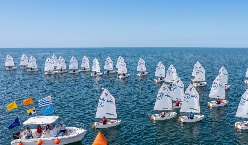 El semillero olímpico en la bahía: el Yacht Club Punta del Este será sede del 54.º Campeonato Sudamericano de Optimist.