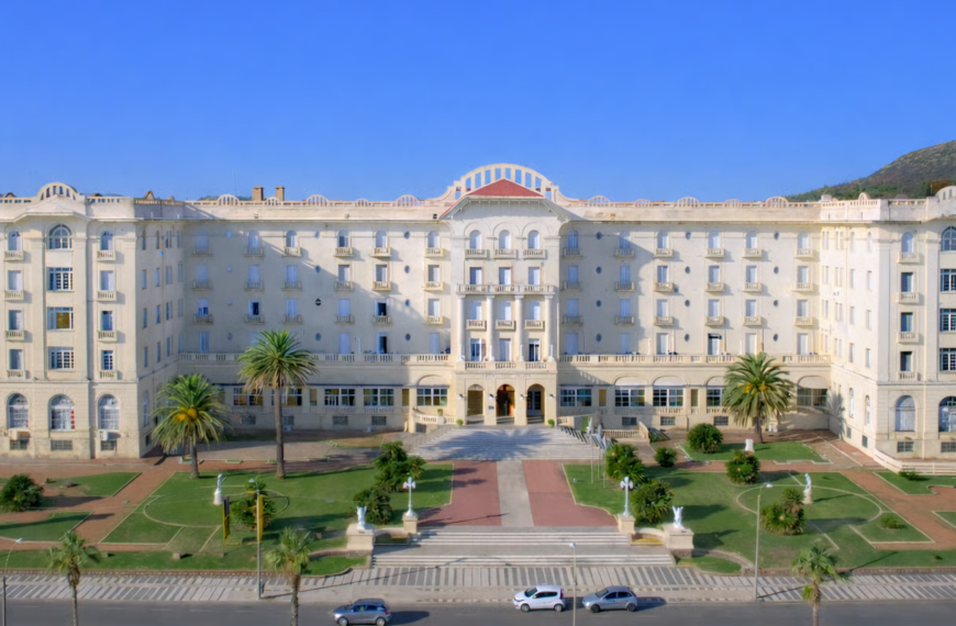El palacio de la Belle Époque frente al mar: el Argentino Hotel de Piriápolis, talasoterapia termal y casi un siglo de esplendor en Maldonado.