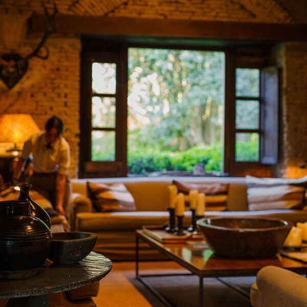 El esplendor aristocrático de la pampa: San Antonio de Areco, la alta platería criolla y la leyenda de La Bamba.