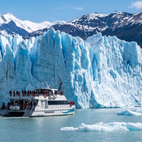 El Calafate habilita la temporada de navegaciones de expedición frente al Glaciar Perito Moreno.