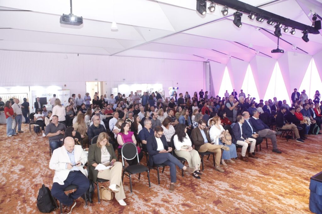 Público en una charla del festival Aromas y Sabores en The Grand Center de Punta del Este