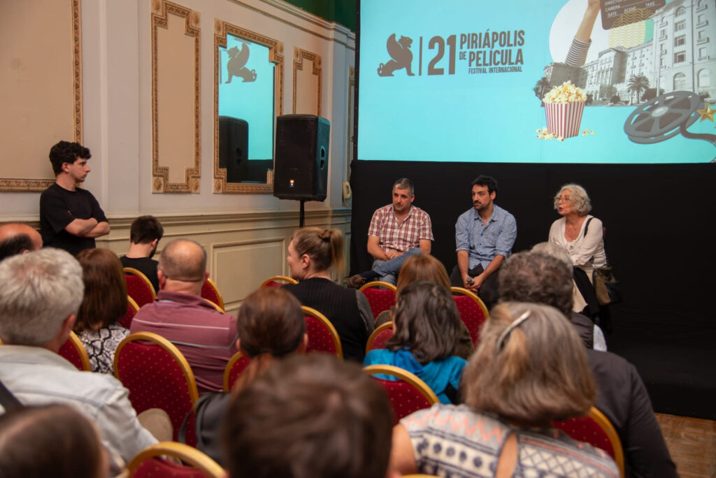 Proyección de cortometrajes en el festival Piriápolis de Película
