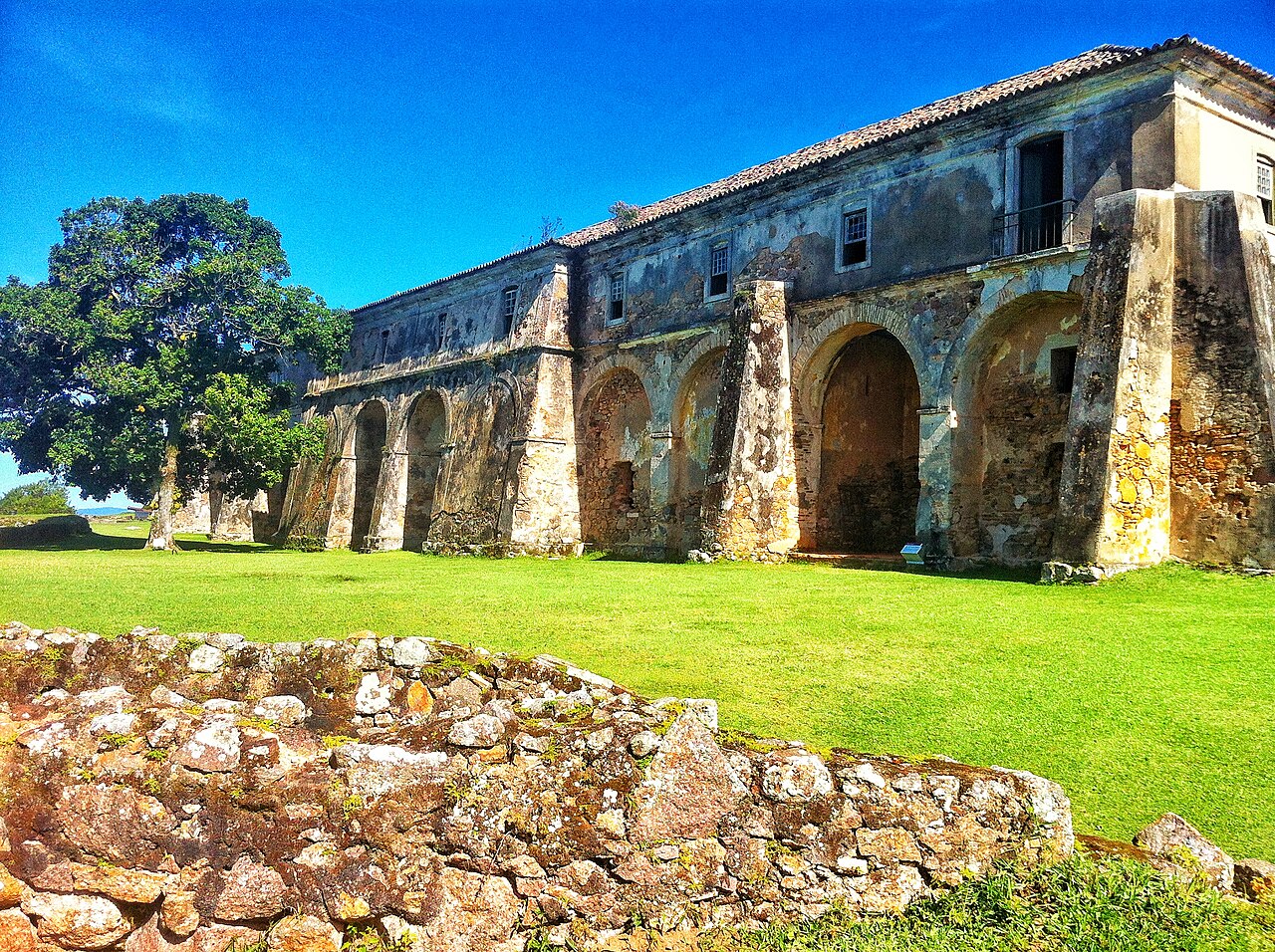 Arcos de piedra de la Fortaleza de Anhatomirim