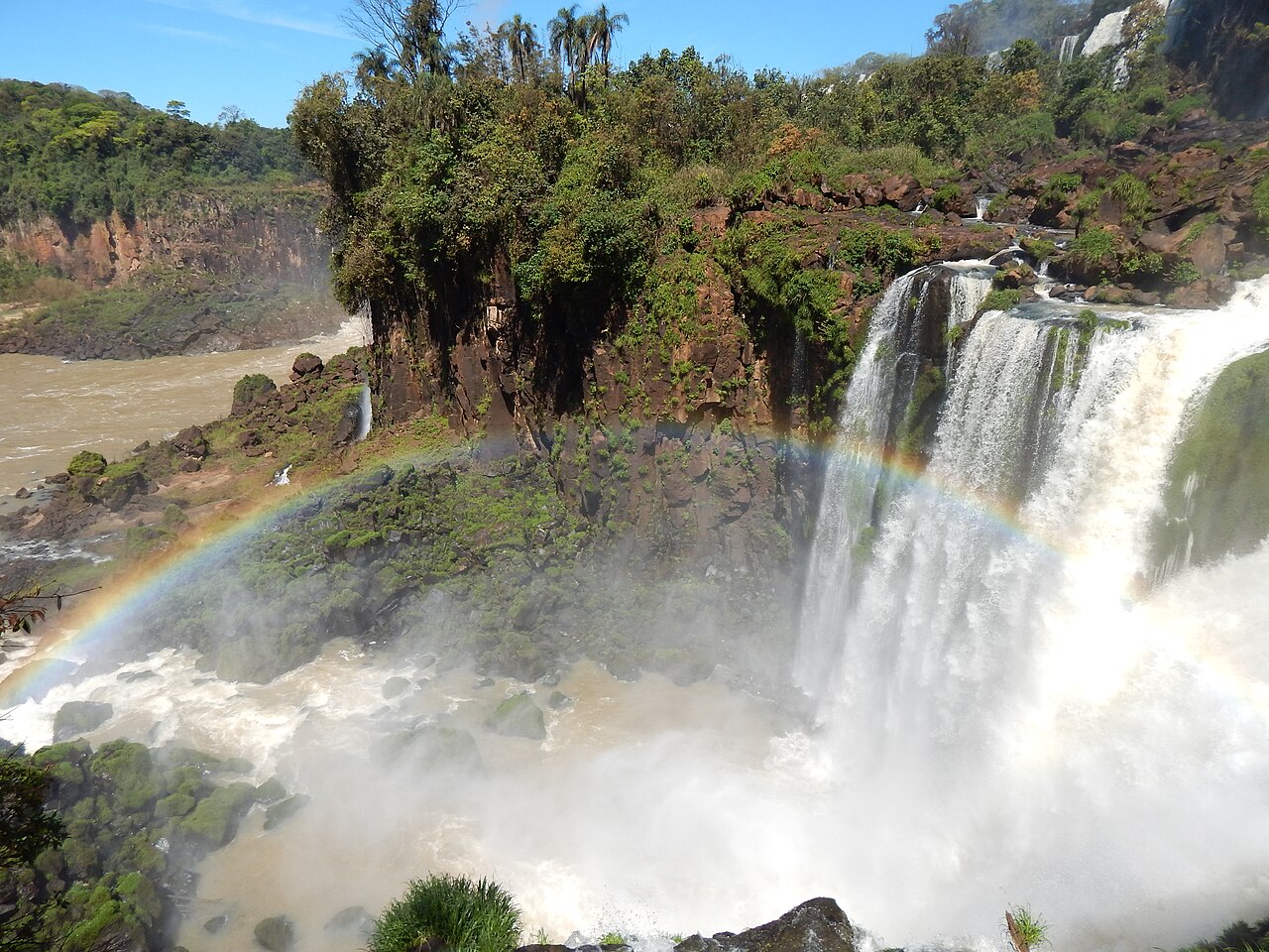 Arcoíris sobre las Cataratas del Iguazú