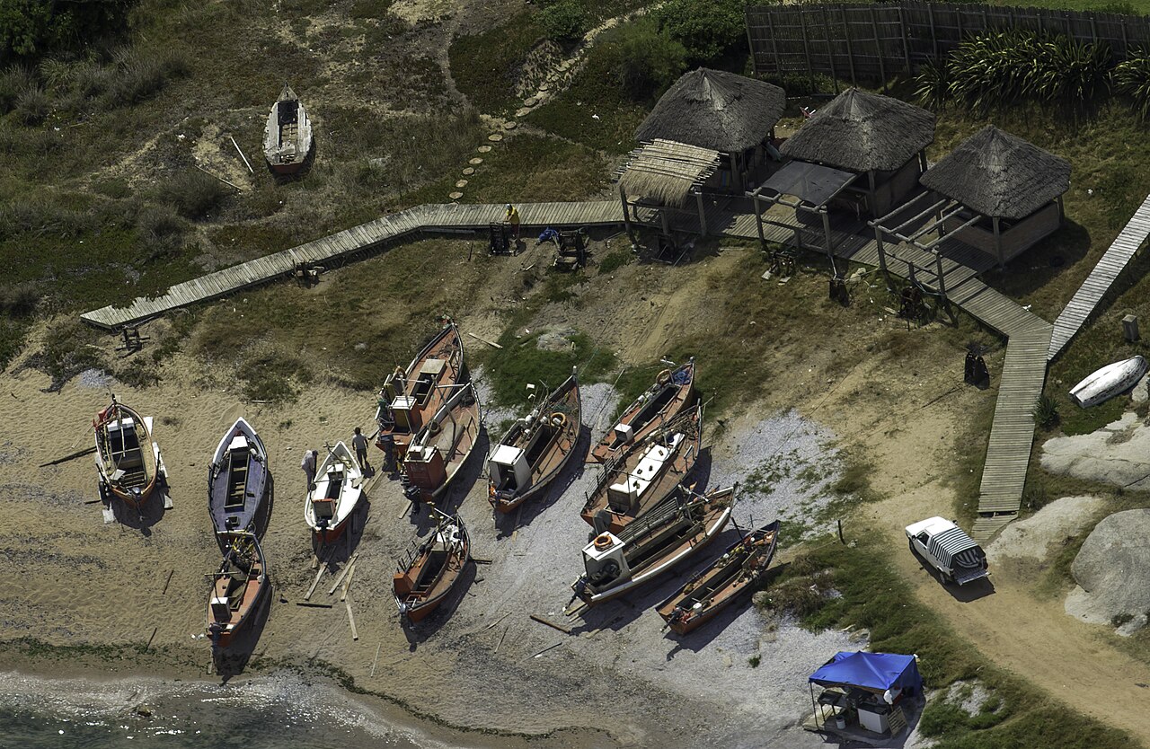 Barcas de pescadores en la playa de José Ignacio