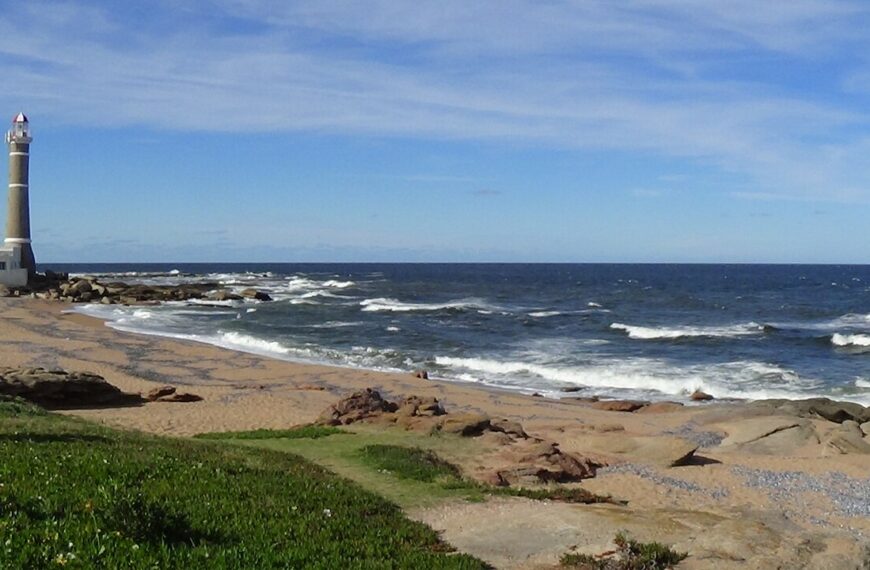 Playa de José Ignacio con el faro al fondo