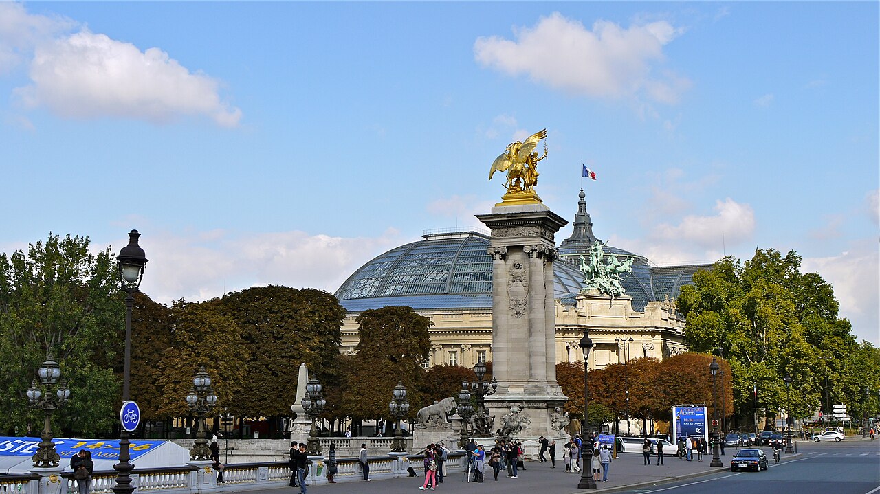 Puente Alejandro III y Grand Palais en París