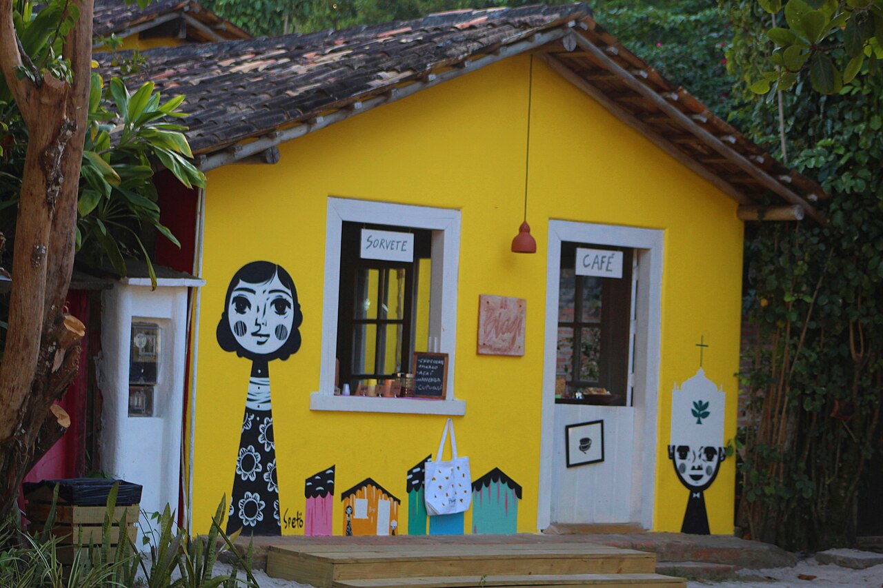 Las casas coloridas del Quadrado albergan hoy pousadas, tiendas de diseño y restaurantes.